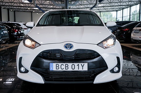 Toyota Yaris 2 of 25