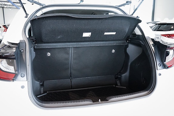 Toyota Yaris 9 of 25