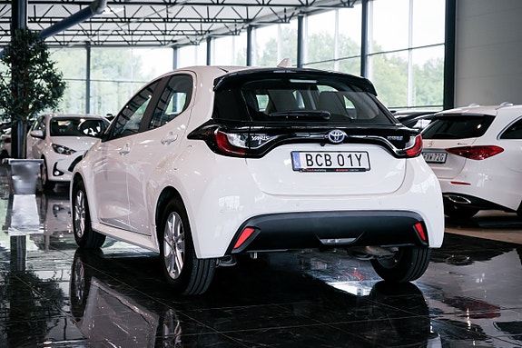 Toyota Yaris 7 of 25