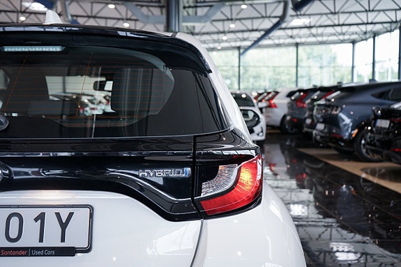 Toyota Yaris 8 of 25