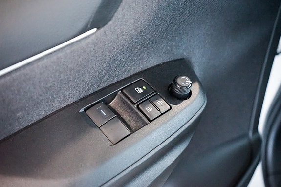 Toyota Yaris 21 of 25