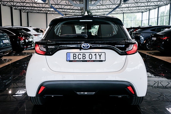 Toyota Yaris 6 of 25