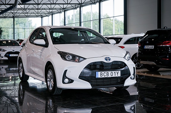 Toyota Yaris 3 of 25