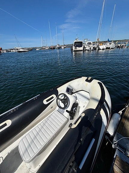 Suzumar 350 med Suzuki 20hk, jockey säte, Garmin plotter och släp 5 of 7