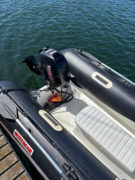 Suzumar 350 med Suzuki 20hk, jockey säte, Garmin plotter och släp 4 of 7