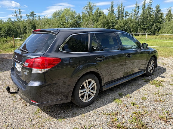 Subaru Legacy 2 of 5