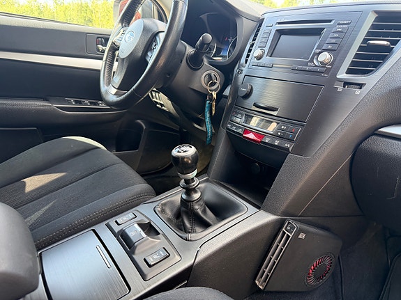 Subaru Legacy 12 of 17
