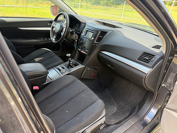 Subaru Legacy 10 of 17