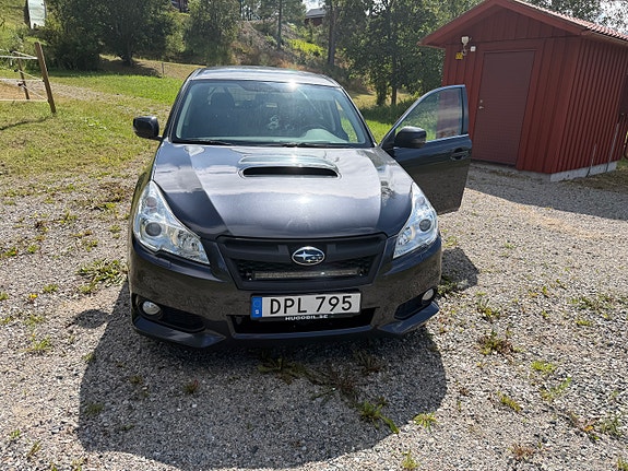 Subaru Legacy 7 of 17