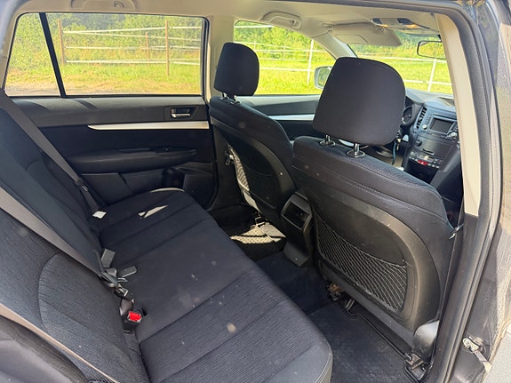 Subaru Legacy 11 of 17