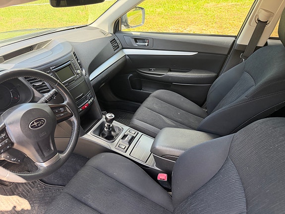 Subaru Legacy 9 of 17