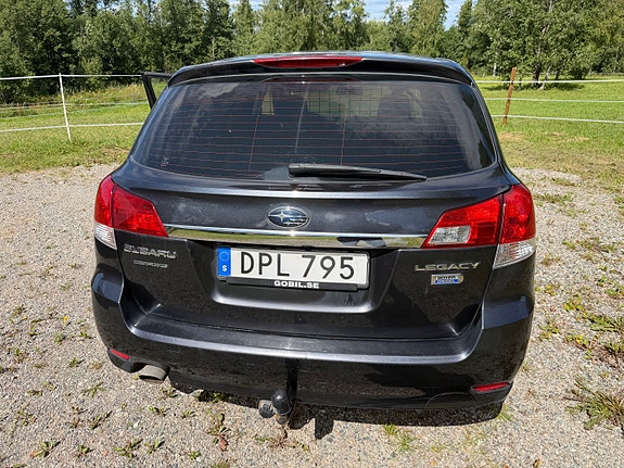 Subaru Legacy 3 of 5