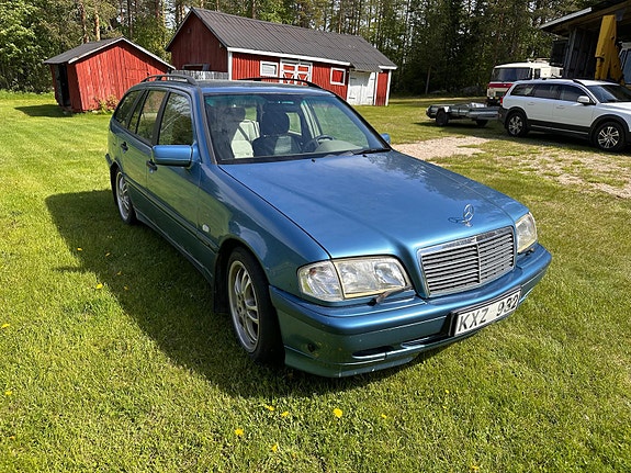 Mercedes-Benz 250 2 of 5
