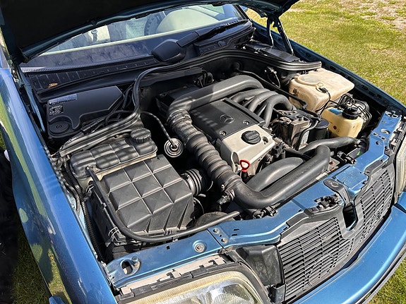 Mercedes-Benz 250 3 of 5