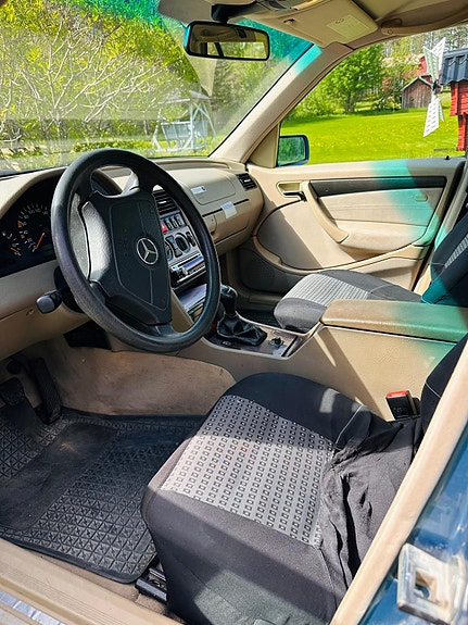 Mercedes-Benz 250 10 of 14