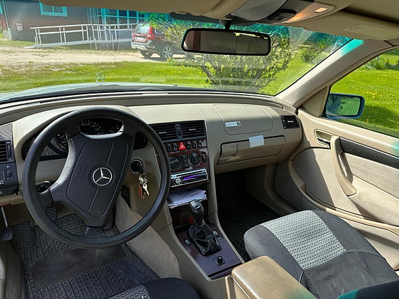 Mercedes-Benz 250 5 of 5