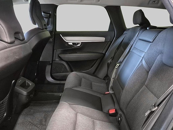 Volvo V90 Cross Country 9 of 11