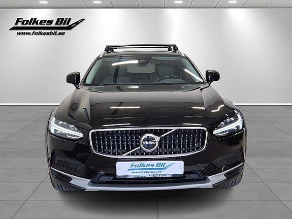 Volvo V90 Cross Country 2 of 5
