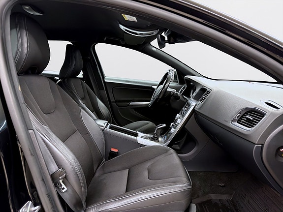 Volvo V60 12 of 16