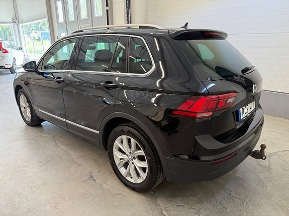 Volkswagen Tiguan 2 of 5