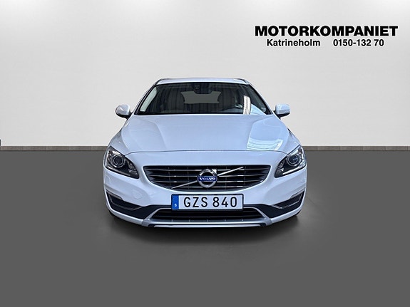 Volvo V60 2 of 5