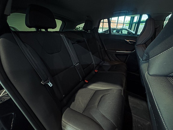 Volvo V60 14 of 19