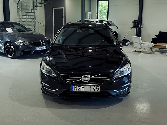 Volvo V60 2 of 19