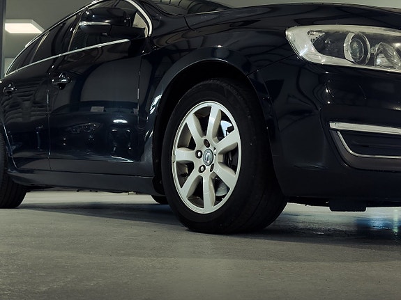 Volvo V60 4 of 19