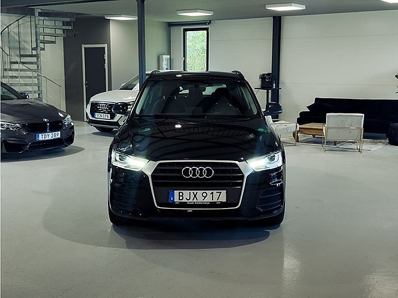 Audi Q3 2 of 5