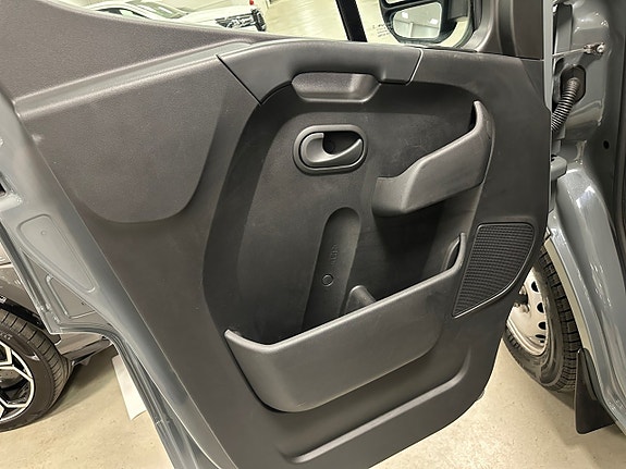Nissan Interstar 8 of 10
