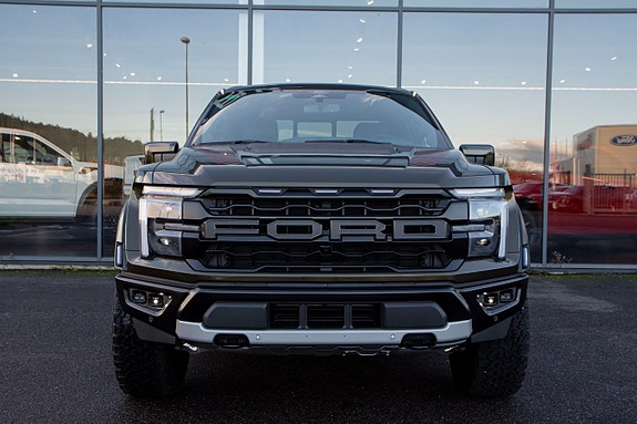 Ford F-150 2 of 5