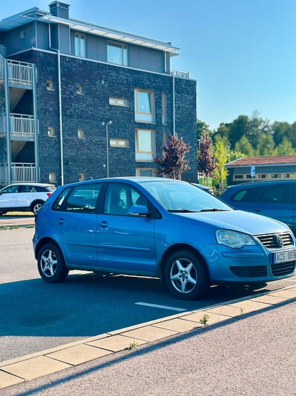 Volkswagen Polo 2 of 3