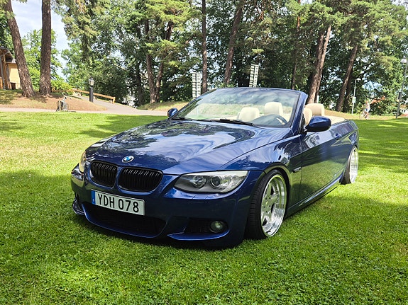 BMW 325d 2 of 5