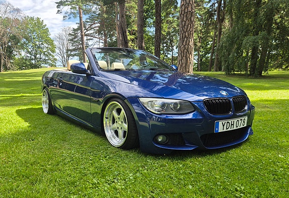 BMW 325d 3 of 5