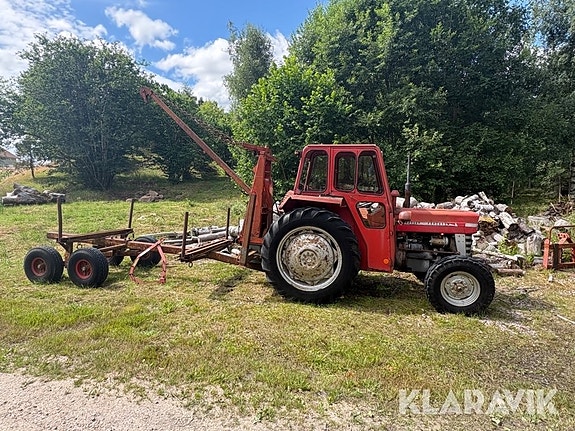 Traktor Massey Ferguson 135 med Skogskärra oc