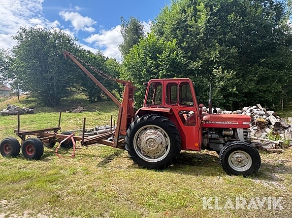 Traktor Massey Ferguson 135 med Skogskärra oc 4 of 5