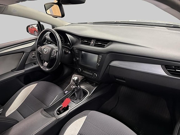 Toyota Avensis 6 of 12