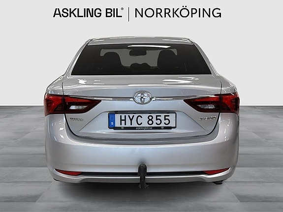 Toyota Avensis 4 of 12