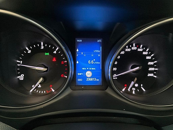 Toyota Avensis 12 of 12
