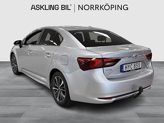 Toyota Avensis 2 of 12