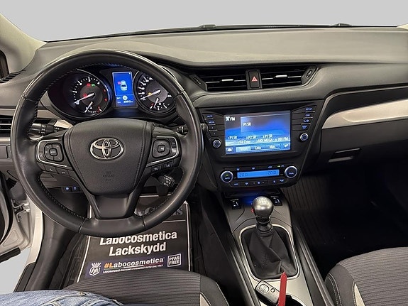 Toyota Avensis 8 of 12