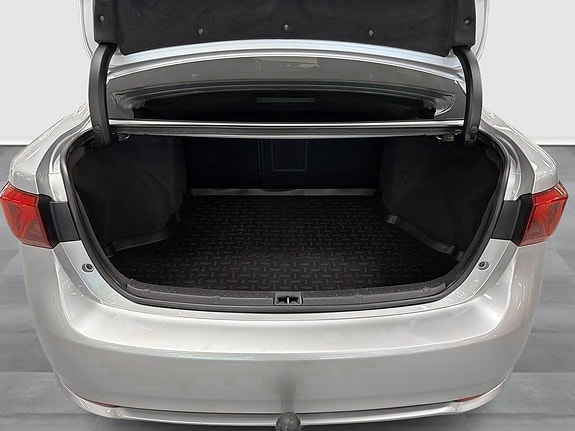 Toyota Avensis 10 of 12