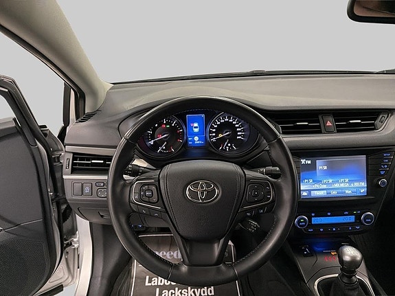 Toyota Avensis 9 of 12