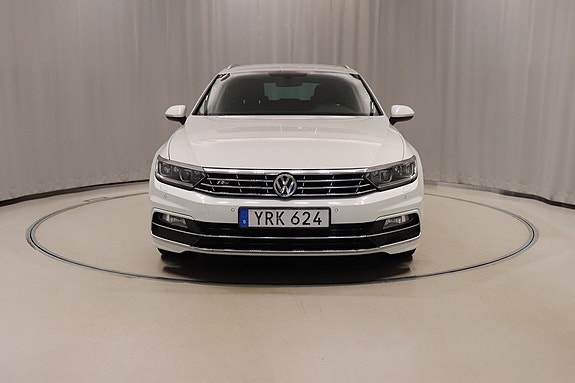Volkswagen Passat 2 of 5