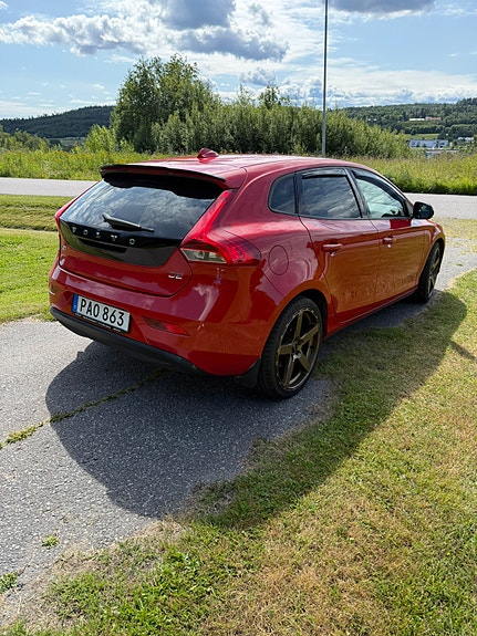 Volvo V40 4 of 5
