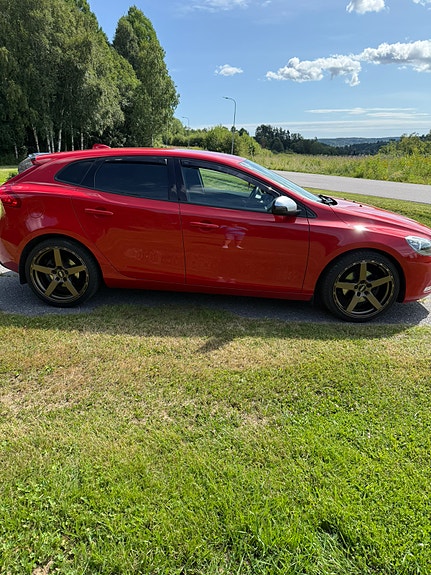 Volvo V40 3 of 5
