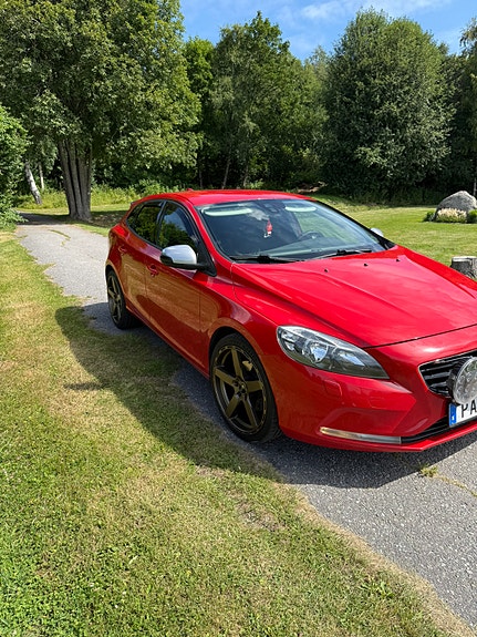 Volvo V40 2 of 5