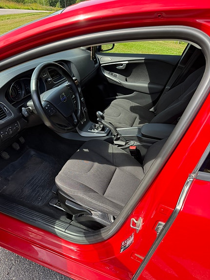 Volvo V40 5 of 5