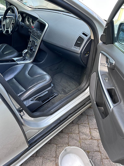 Volvo XC60 11 of 20