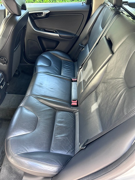Volvo XC60 14 of 20